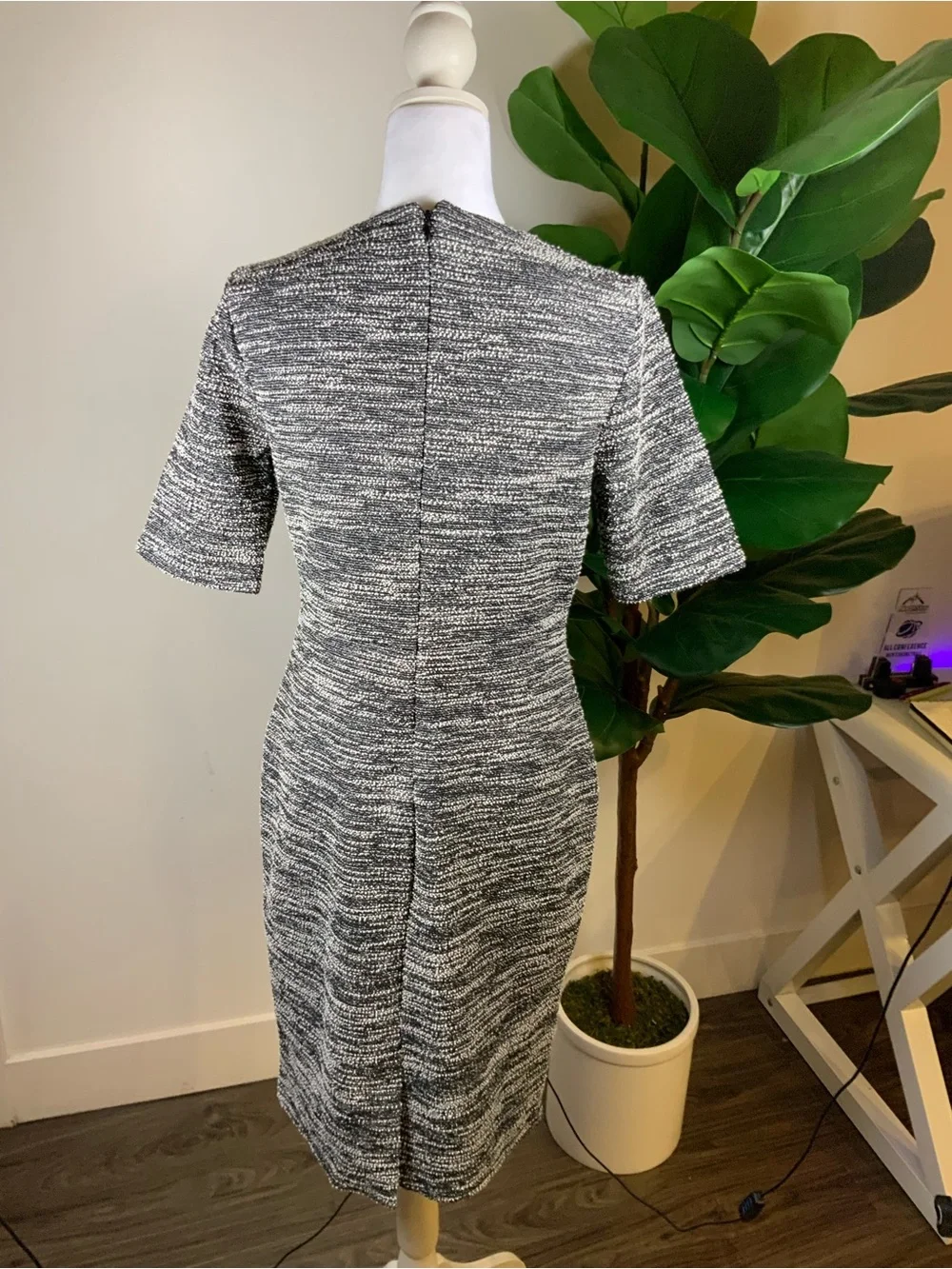 Banana Republic Black & White Knit Short Sleeve Dress